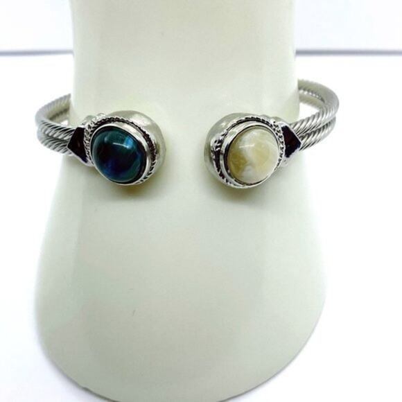NWOT Snap-Button Charm Silver-Tone Bangle Bracelet - Picture 2 of 8